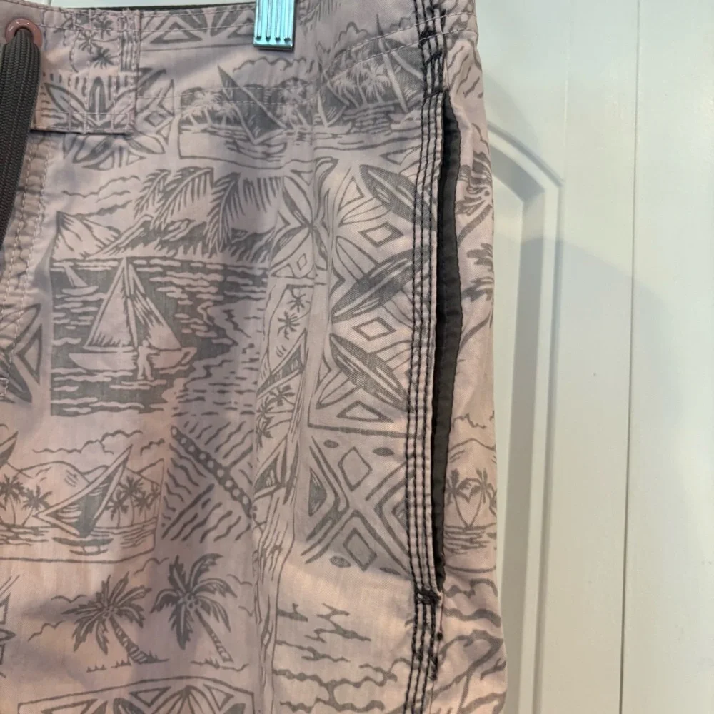 Reyn Spooner Pink And Gray Swim Trunks Size 34‎